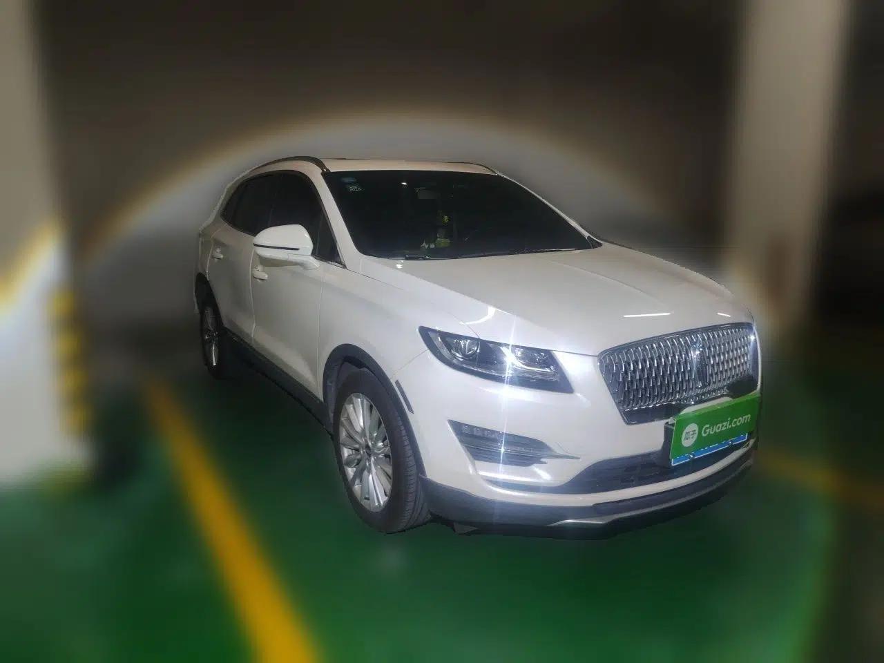 Lincoln MKC 2018 2.0T Two-Wheel Drive Deluxe Edition — миниатюра 3