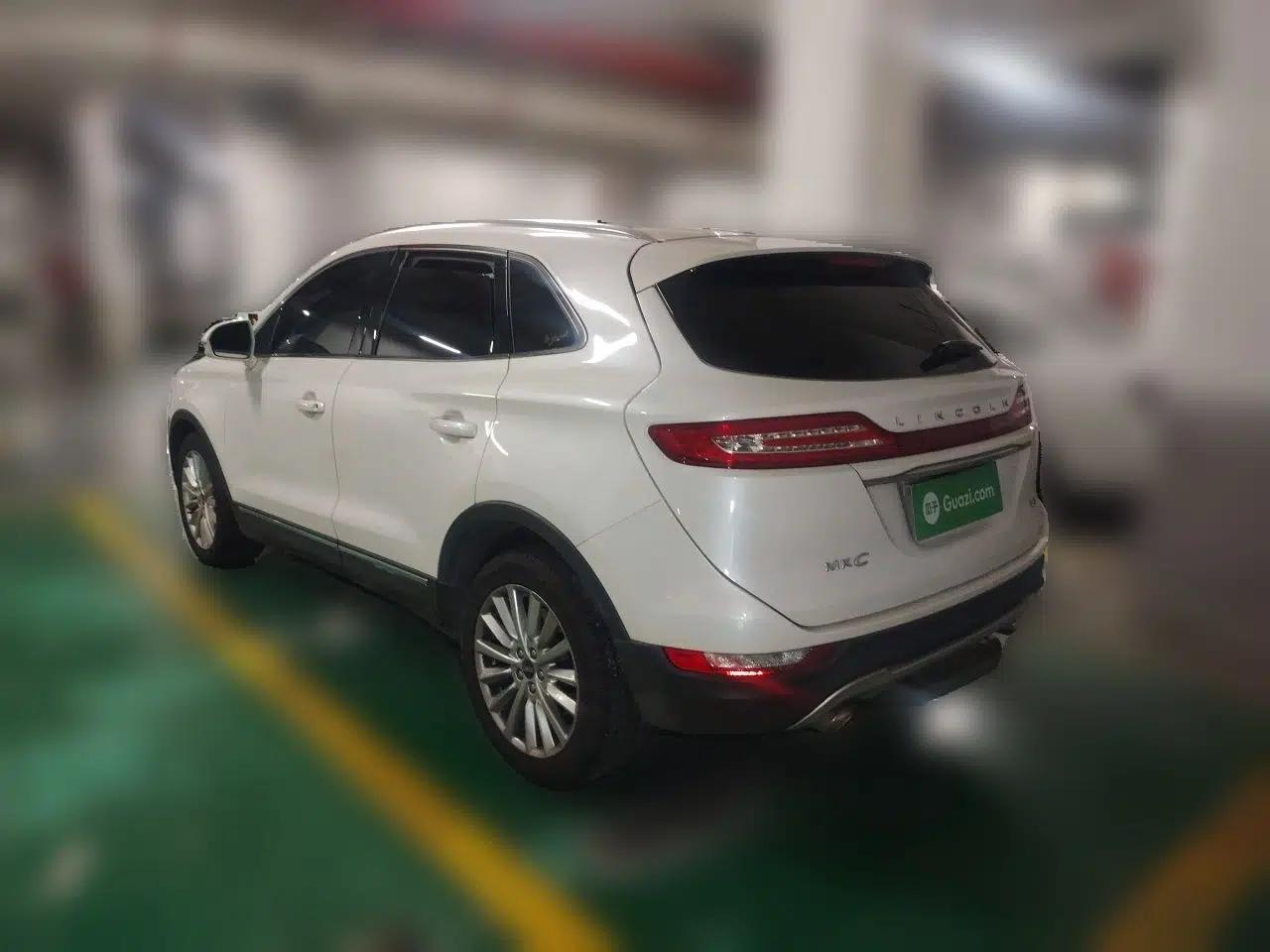 Lincoln MKC 2018 2.0T Two-Wheel Drive Deluxe Edition — миниатюра 4