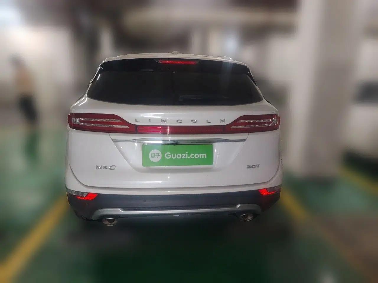 Lincoln MKC 2018 2.0T Two-Wheel Drive Deluxe Edition — миниатюра 5