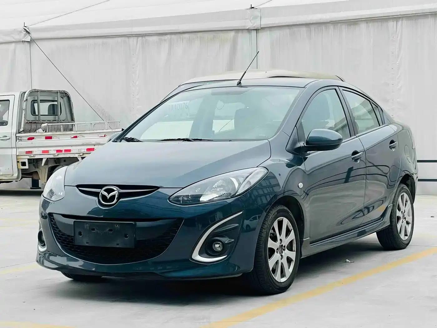 Mazda2 2012 Sedan Dynamic 1.5L Automatic Fashion Edition — миниатюра 2