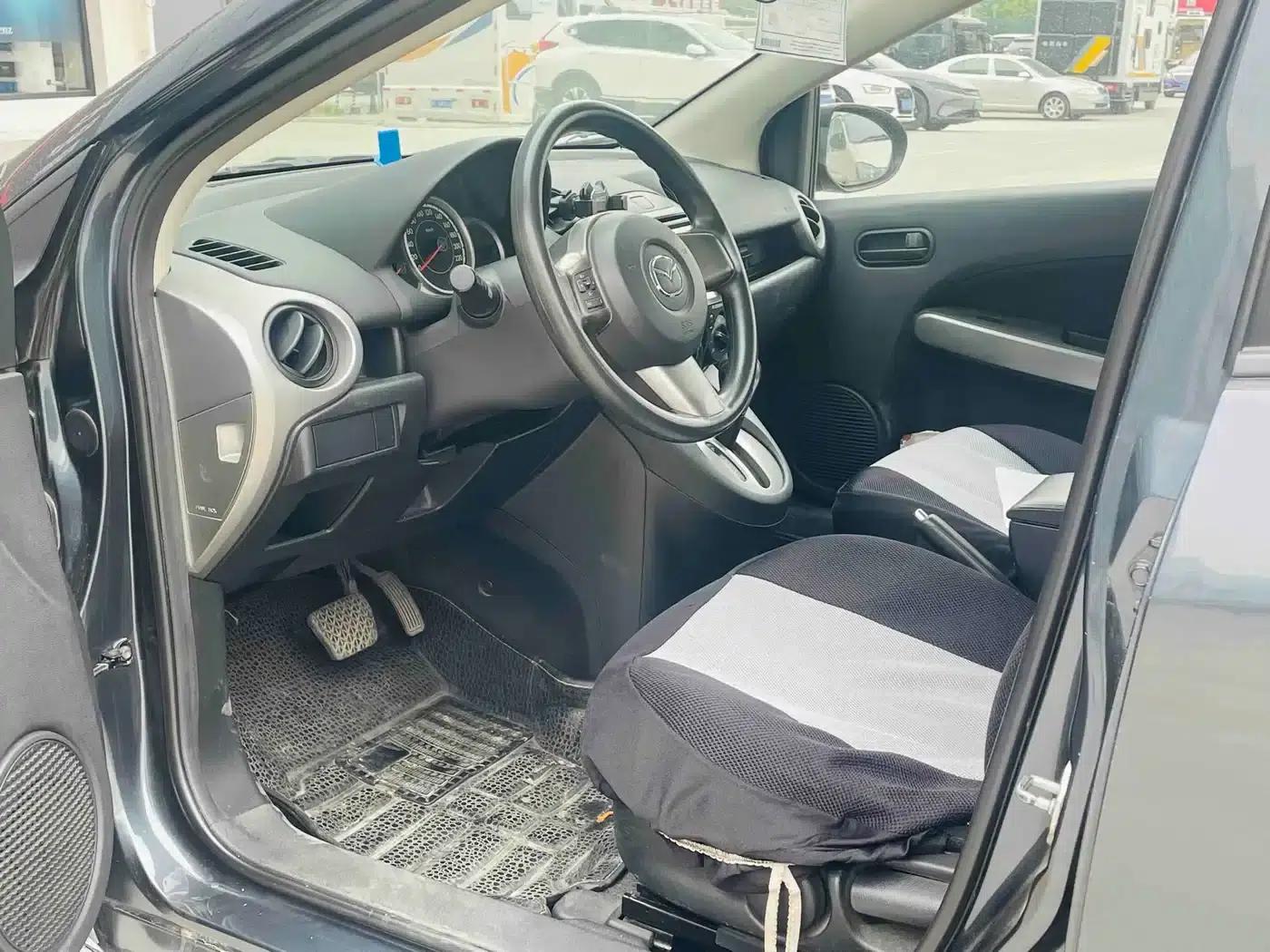 Mazda2 2012 Sedan Dynamic 1.5L Automatic Fashion Edition — миниатюра 3