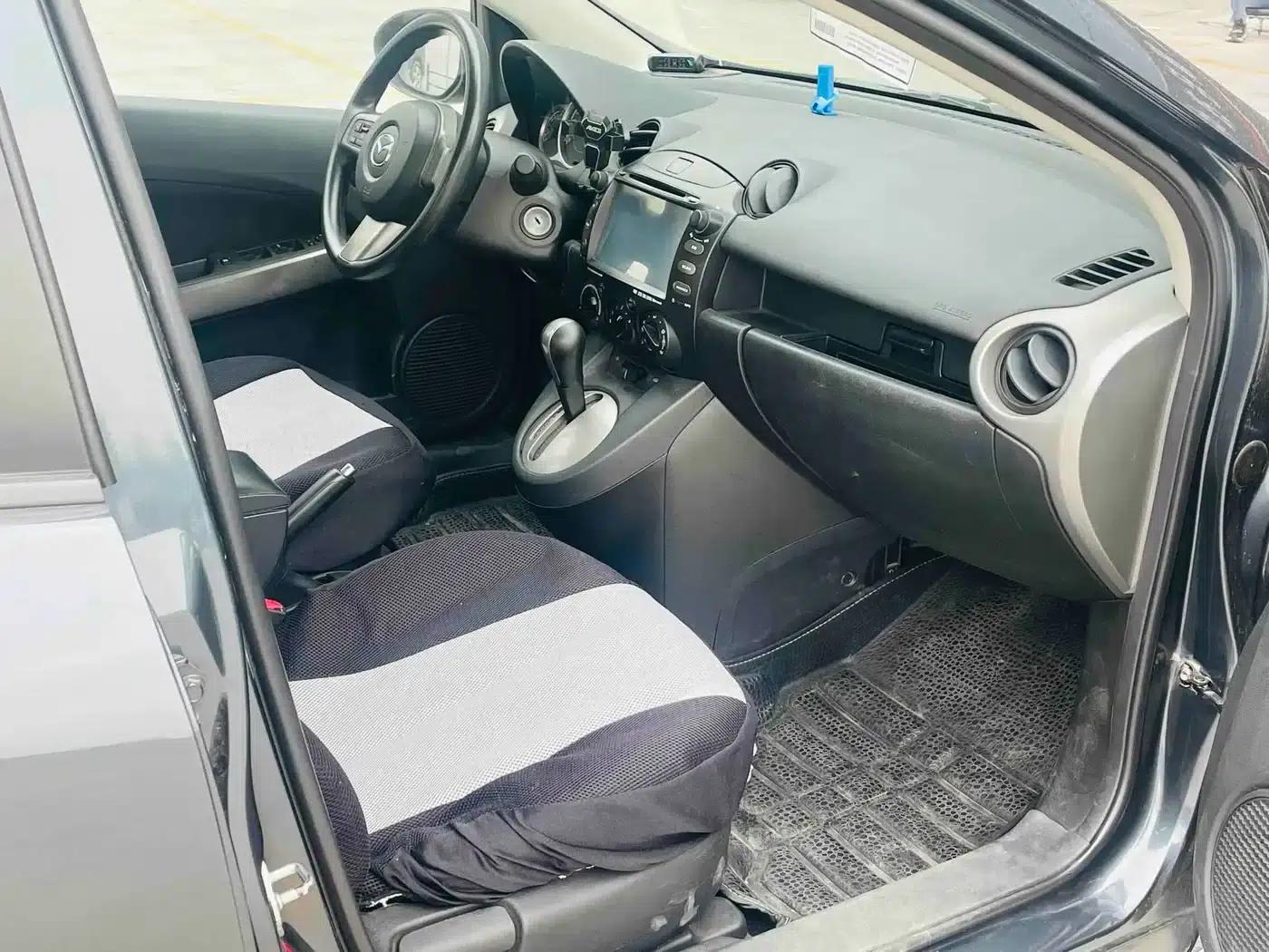 Mazda2 2012 Sedan Dynamic 1.5L Automatic Fashion Edition — миниатюра 5