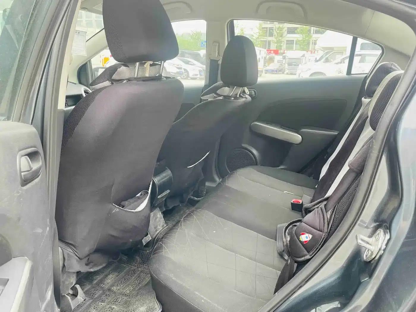 Mazda2 2012 Sedan Dynamic 1.5L Automatic Fashion Edition — миниатюра 6