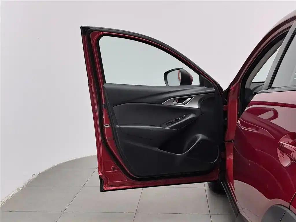 Mazda CX-3 2018 2.0L Automatic Luxury — миниатюра 8