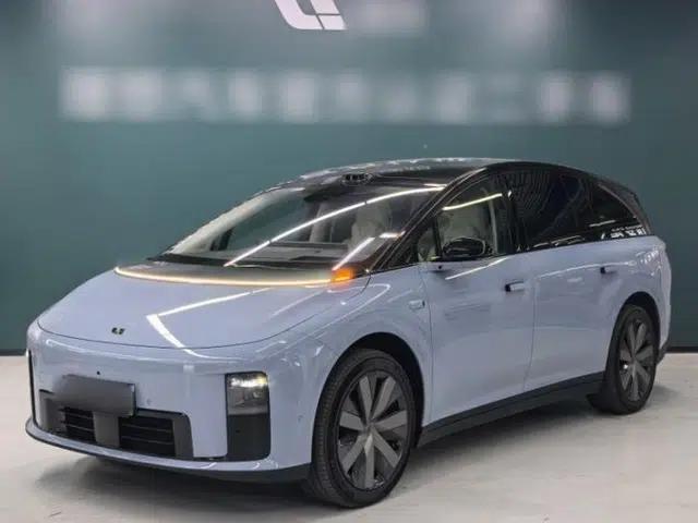 Li Auto i8 2025 Model Standard Version