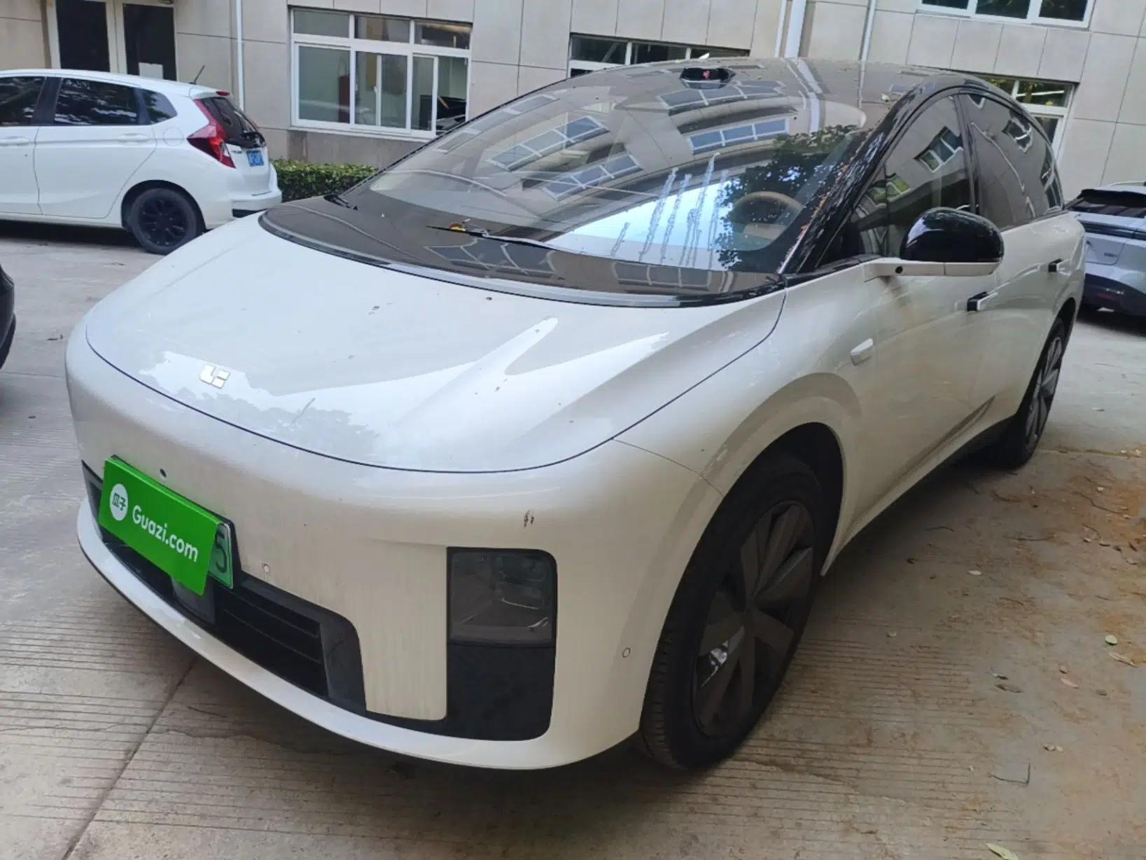 Li Auto i8 2025 Model Standard Version — миниатюра 1