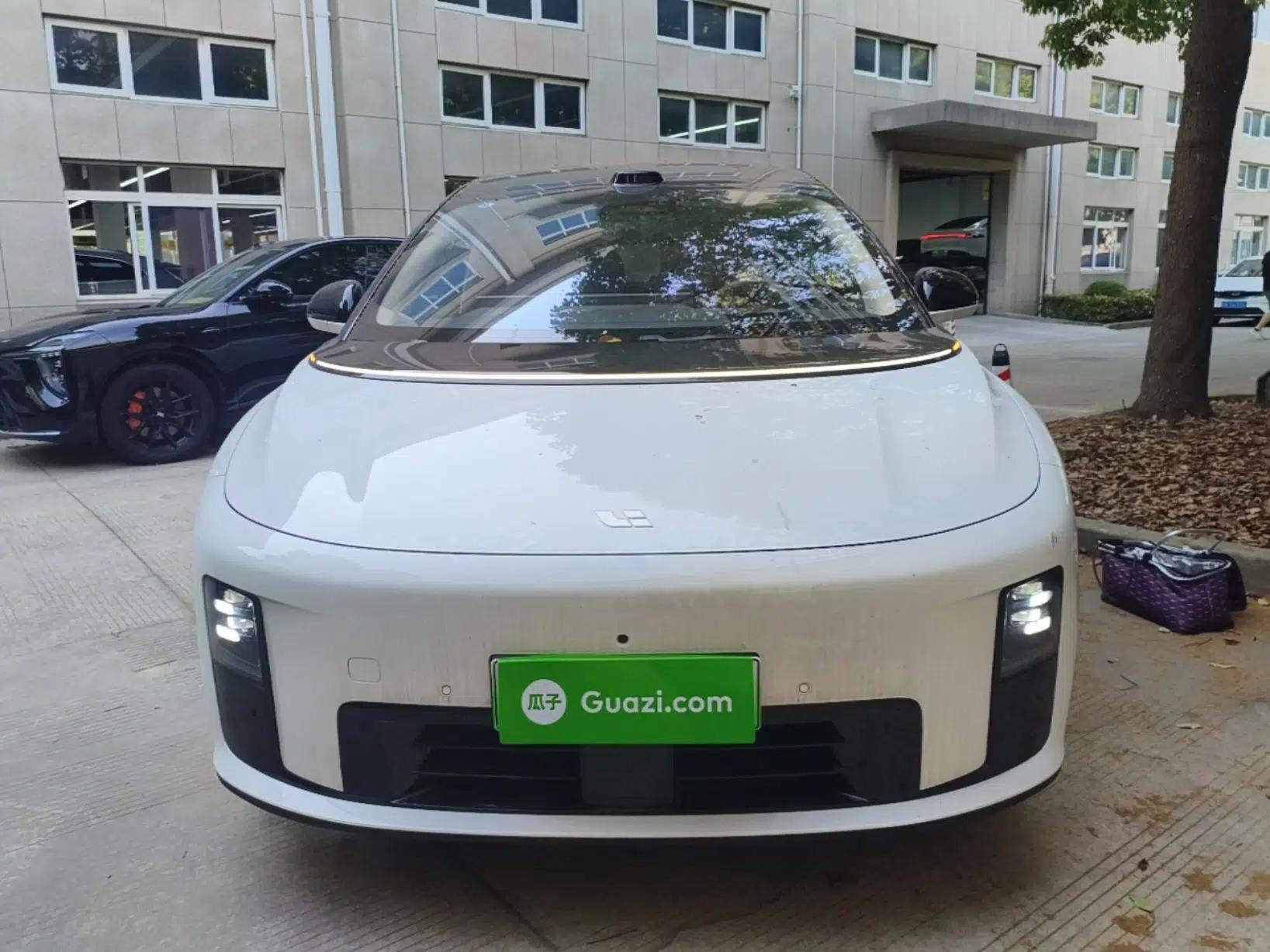Li Auto i8 2025 Model Standard Version — миниатюра 2