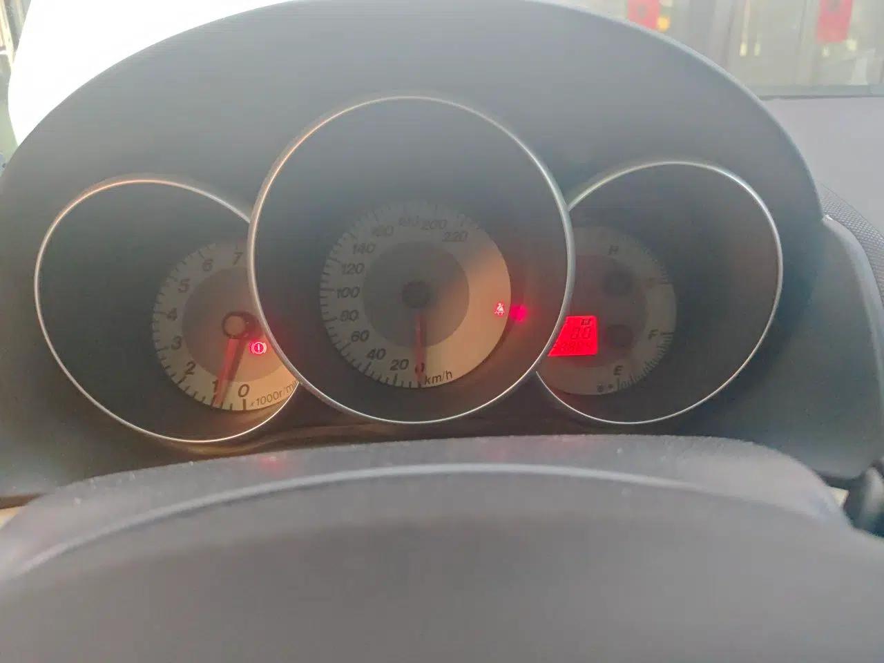 Mazda 3 2010 1.6L Manual Classic Stylish Version — миниатюра 12