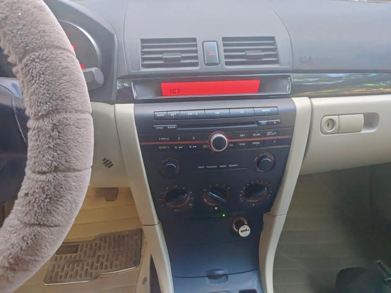 Mazda 3 2010 1.6L Manual Classic Stylish Version — миниатюра 14