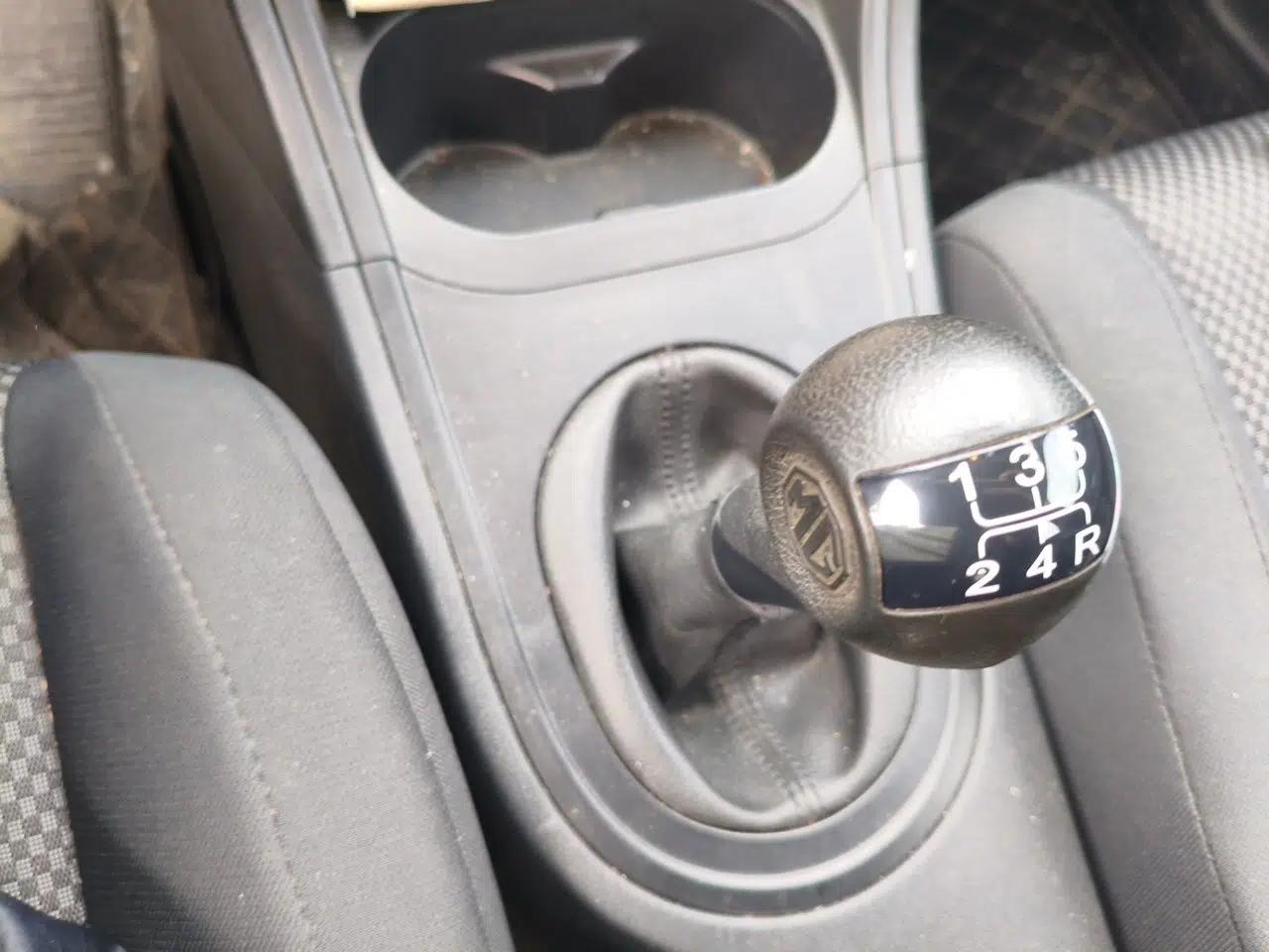 MG 3 2013 1.3L Manual Comfort Edition — миниатюра 15