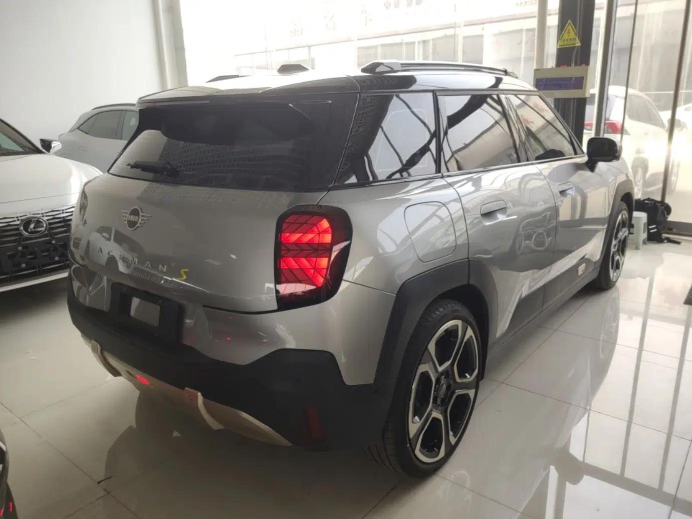 MINI Electric ACEMAN 2024 SE Artist — миниатюра 6