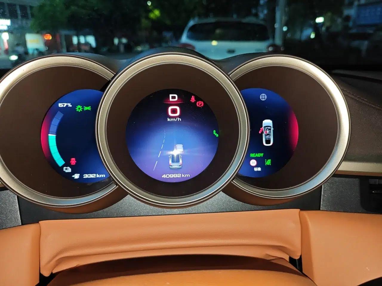 ORA Lightning Cat 2022 555 km Luxury Edition — миниатюра 12