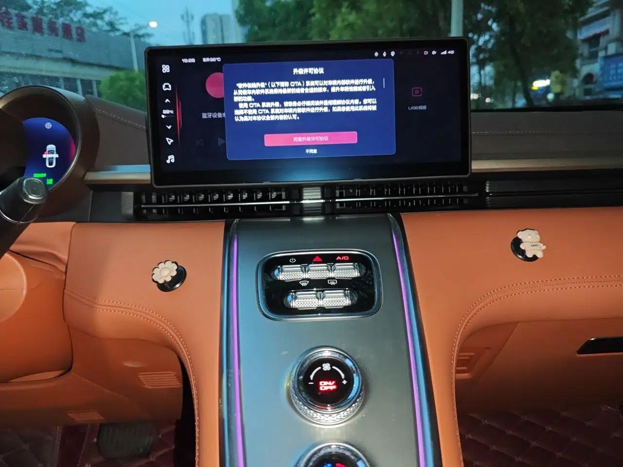 ORA Lightning Cat 2022 555 km Luxury Edition — миниатюра 14