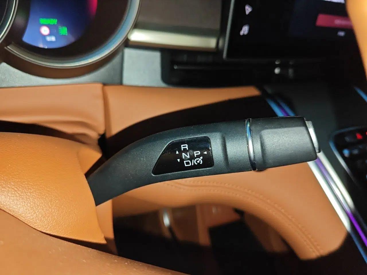 ORA Lightning Cat 2022 555 km Luxury Edition — миниатюра 15