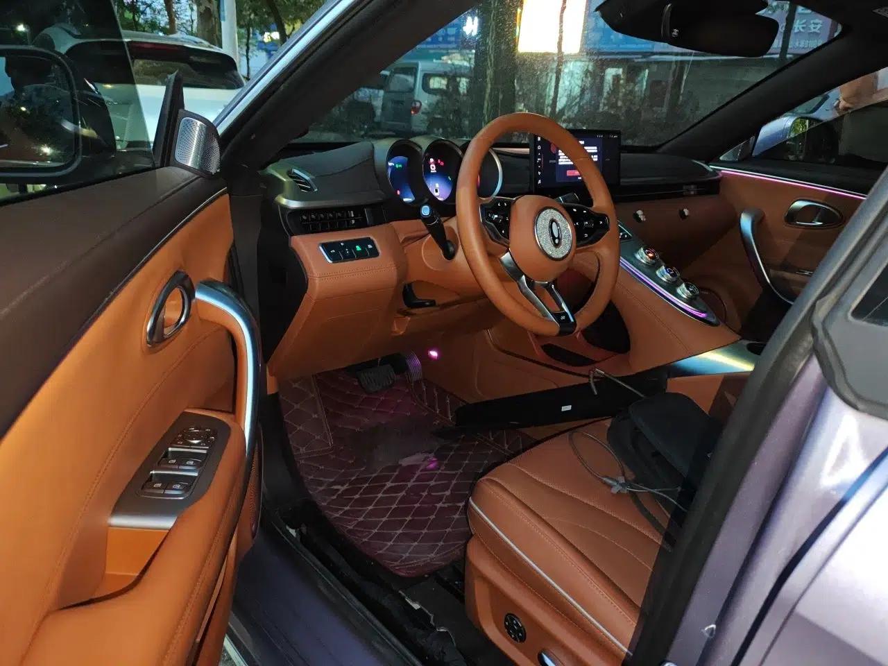 ORA Lightning Cat 2022 555 km Luxury Edition — миниатюра 17