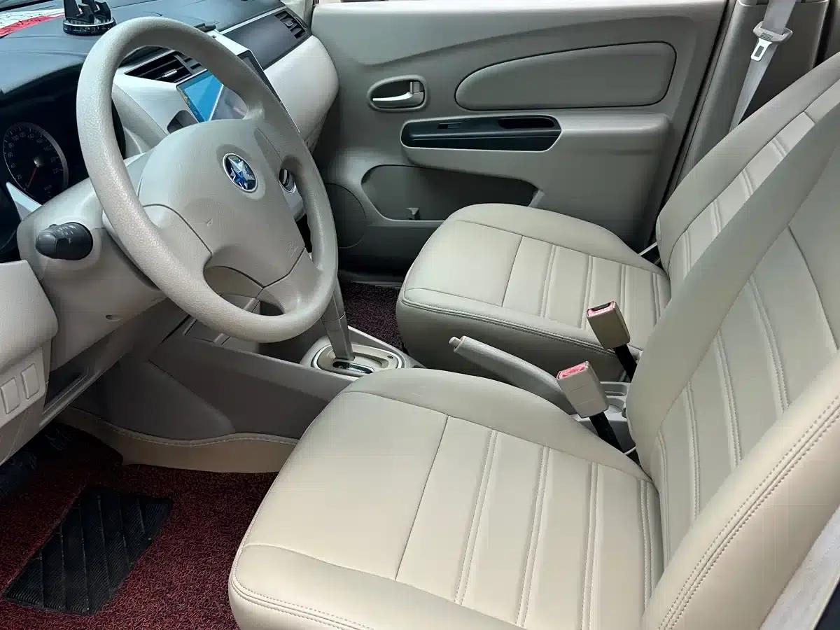 Venucia D50 2015 1.6L Automatic Fashion Edition — миниатюра 2