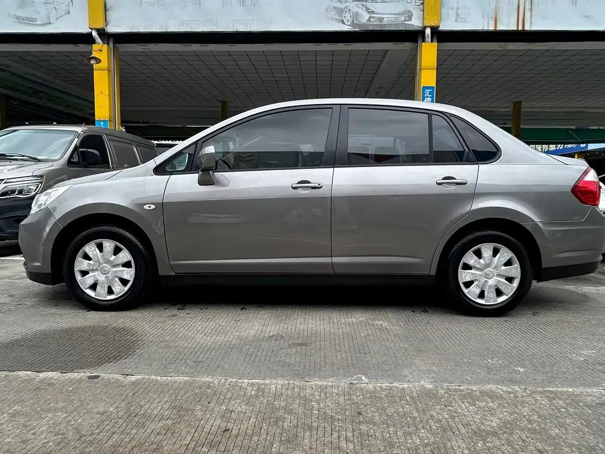 Venucia D50 2015 1.6L Automatic Fashion Edition — миниатюра 13