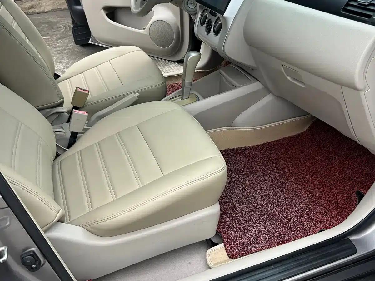 Venucia D50 2015 1.6L Automatic Fashion Edition — миниатюра 4