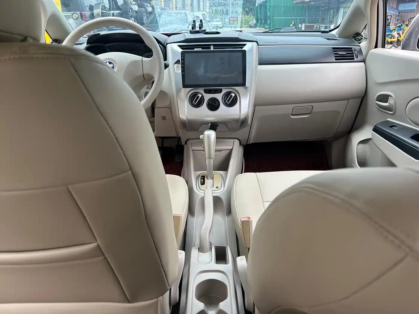 Venucia D50 2015 1.6L Automatic Fashion Edition — миниатюра 5