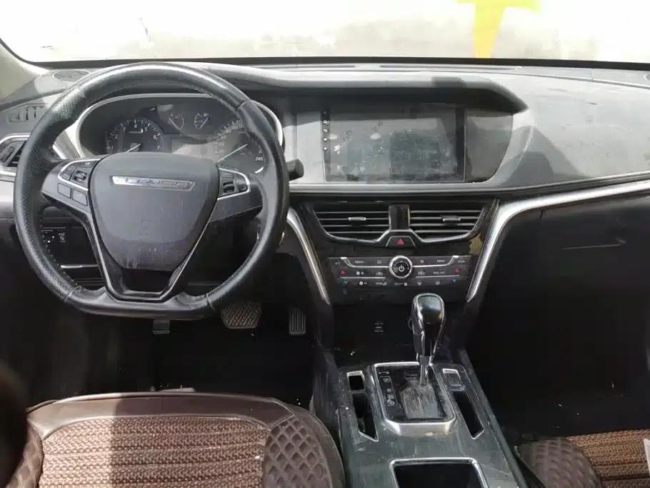 Venucia T90 2017 2.0L CVT Smart Edition — миниатюра 12