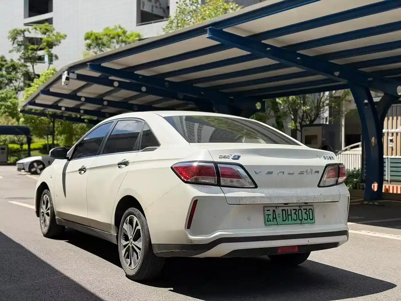 Venucia D60EV 2022 Standard Range Comfort Edition — миниатюра 9