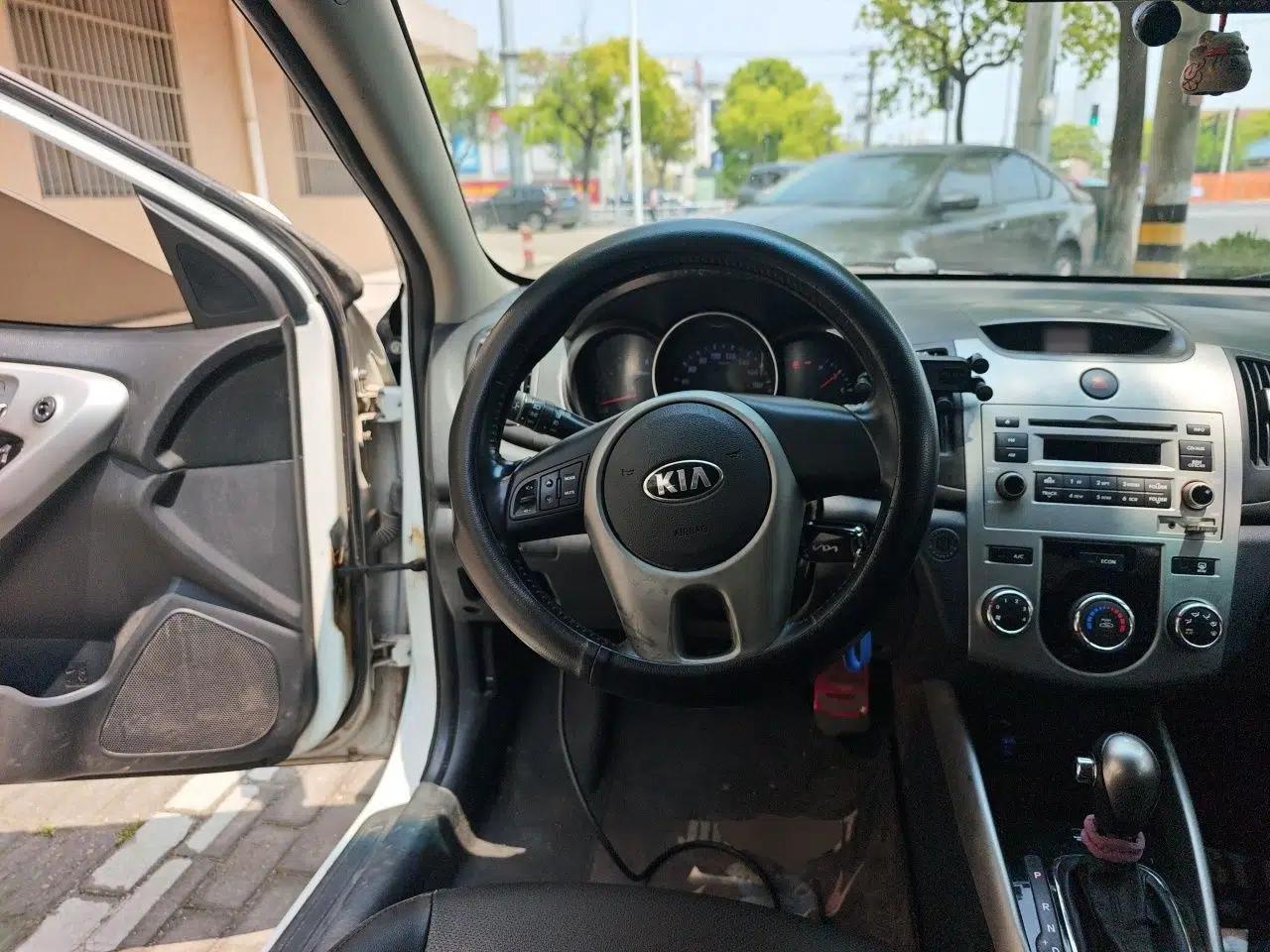 Kia Forte 2014 1.6L AT GLS — миниатюра 11