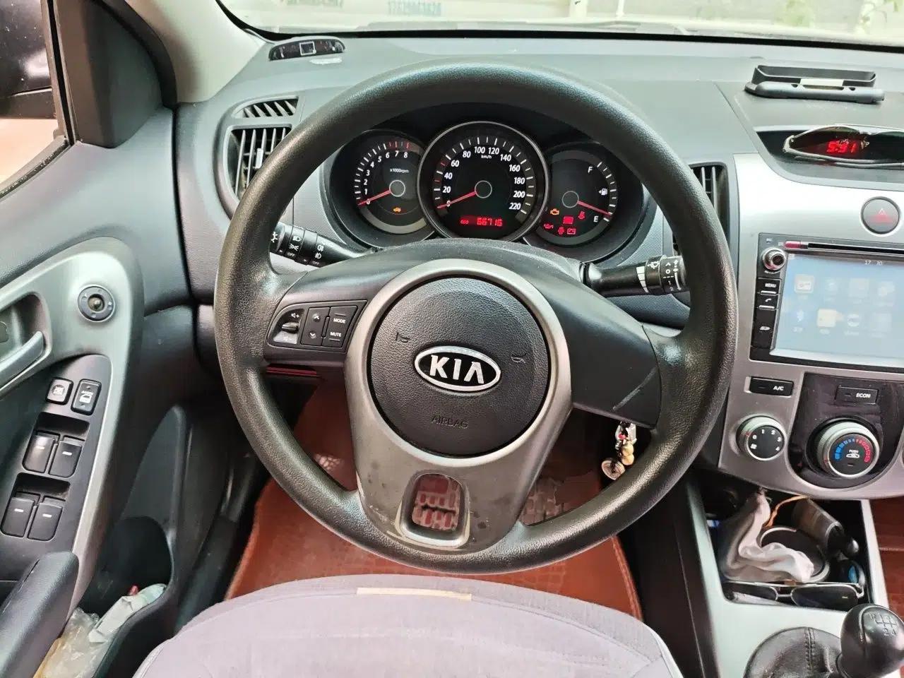 Kia Forte 2011 1.6L MT GL — миниатюра 11