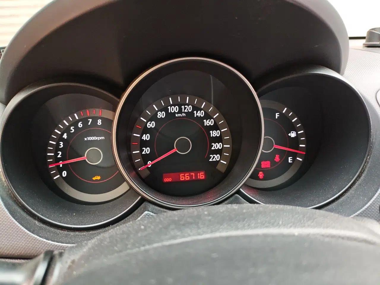 Kia Forte 2011 1.6L MT GL — миниатюра 12