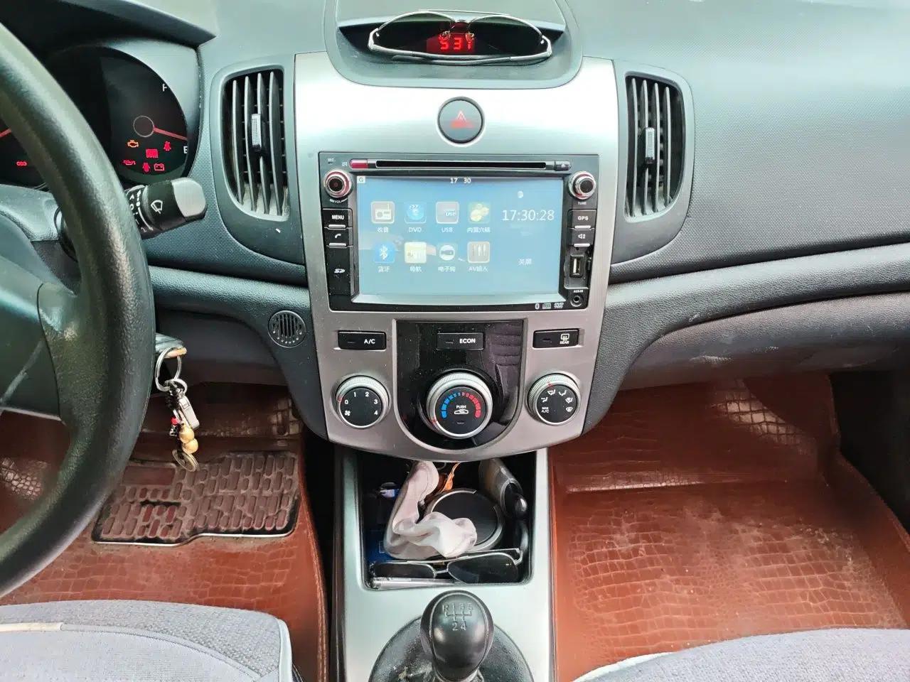 Kia Forte 2011 1.6L MT GL — миниатюра 14