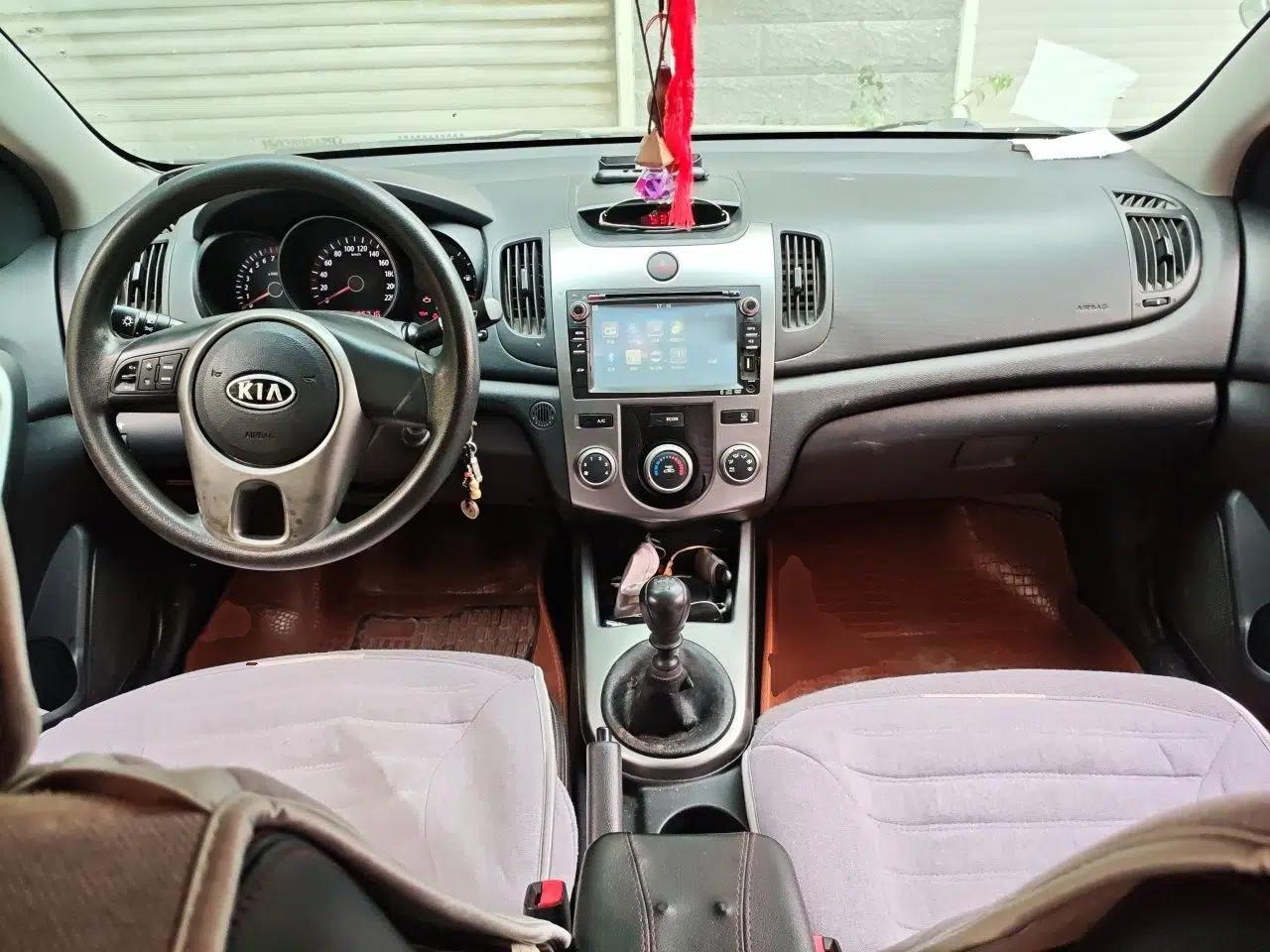 Kia Forte 2011 1.6L MT GL — миниатюра 10