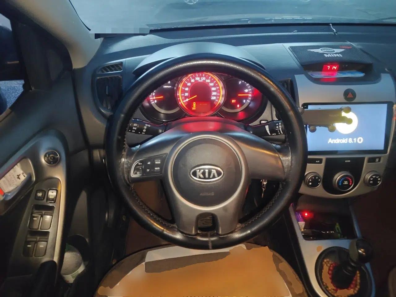 Kia Forte 2011 1.6L MT GLS — миниатюра 11