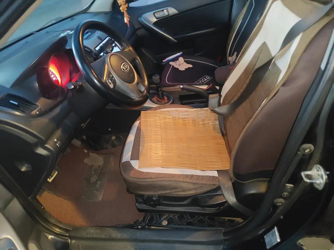 Kia Forte 2011 1.6L MT GLS — миниатюра 16