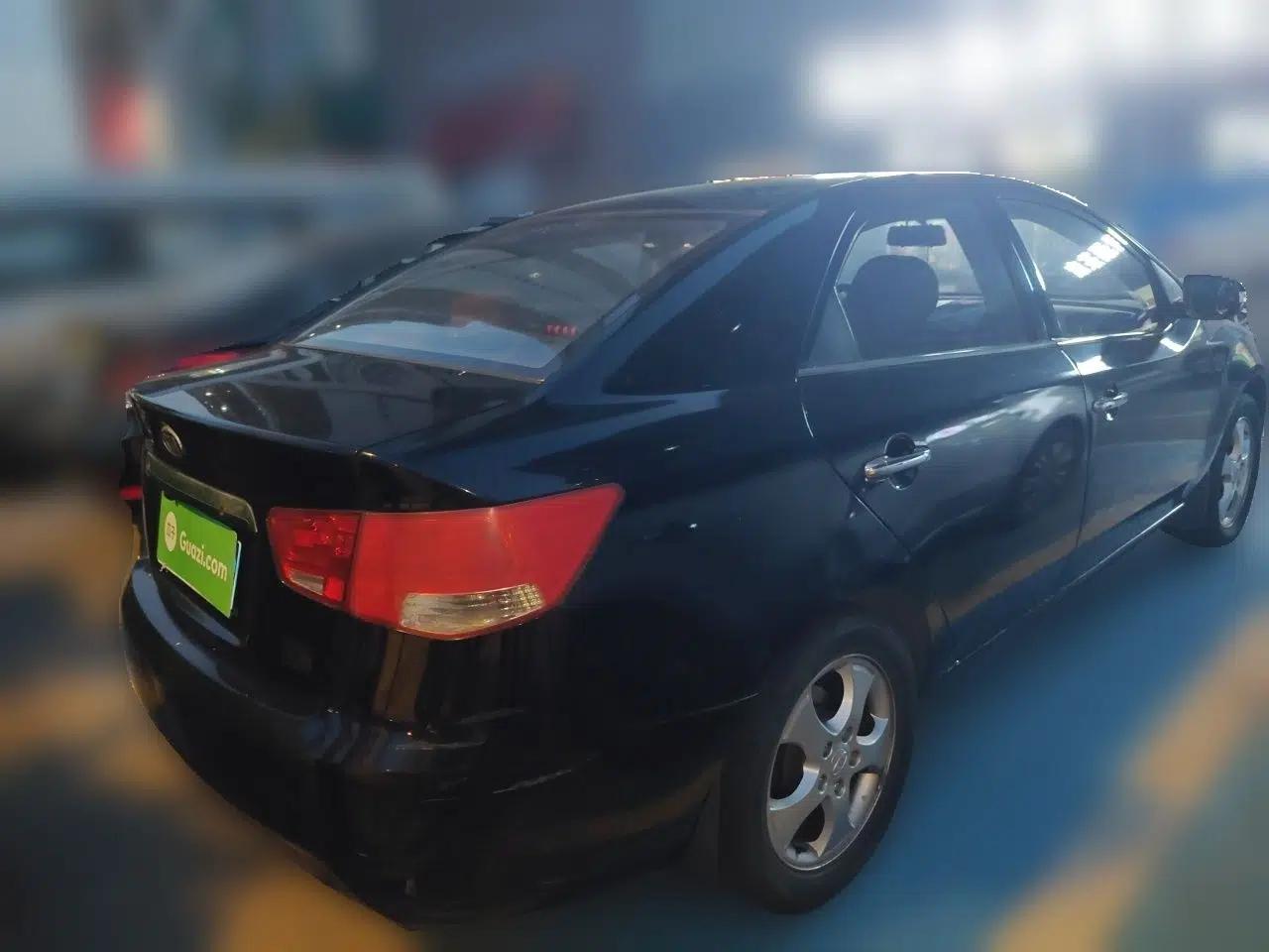 Kia Forte 2011 1.6L MT GLS — миниатюра 6