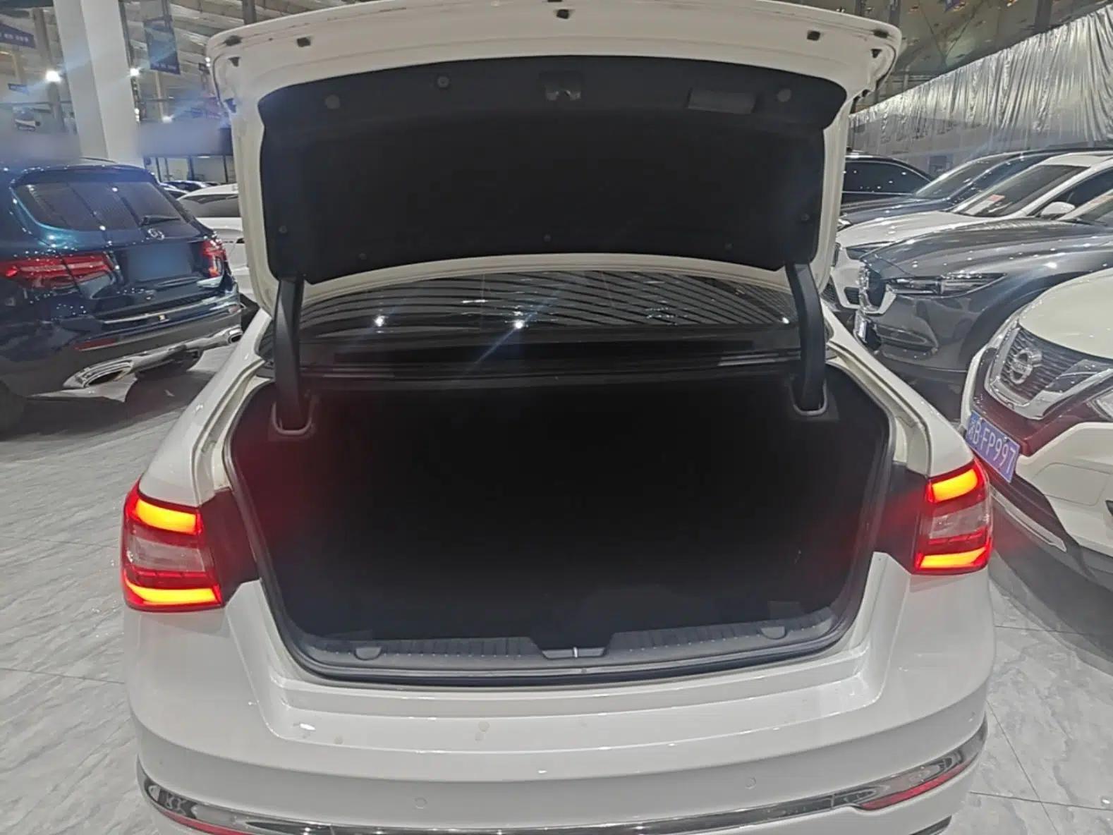 Kia Cadenza 2013 2.4L Business Sunroof Version China IV Standard — миниатюра 22