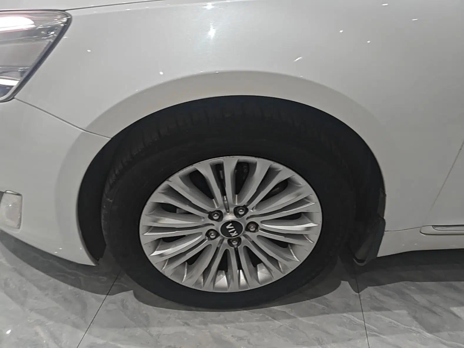 Kia Cadenza 2013 2.4L Business Sunroof Version China IV Standard — миниатюра 8