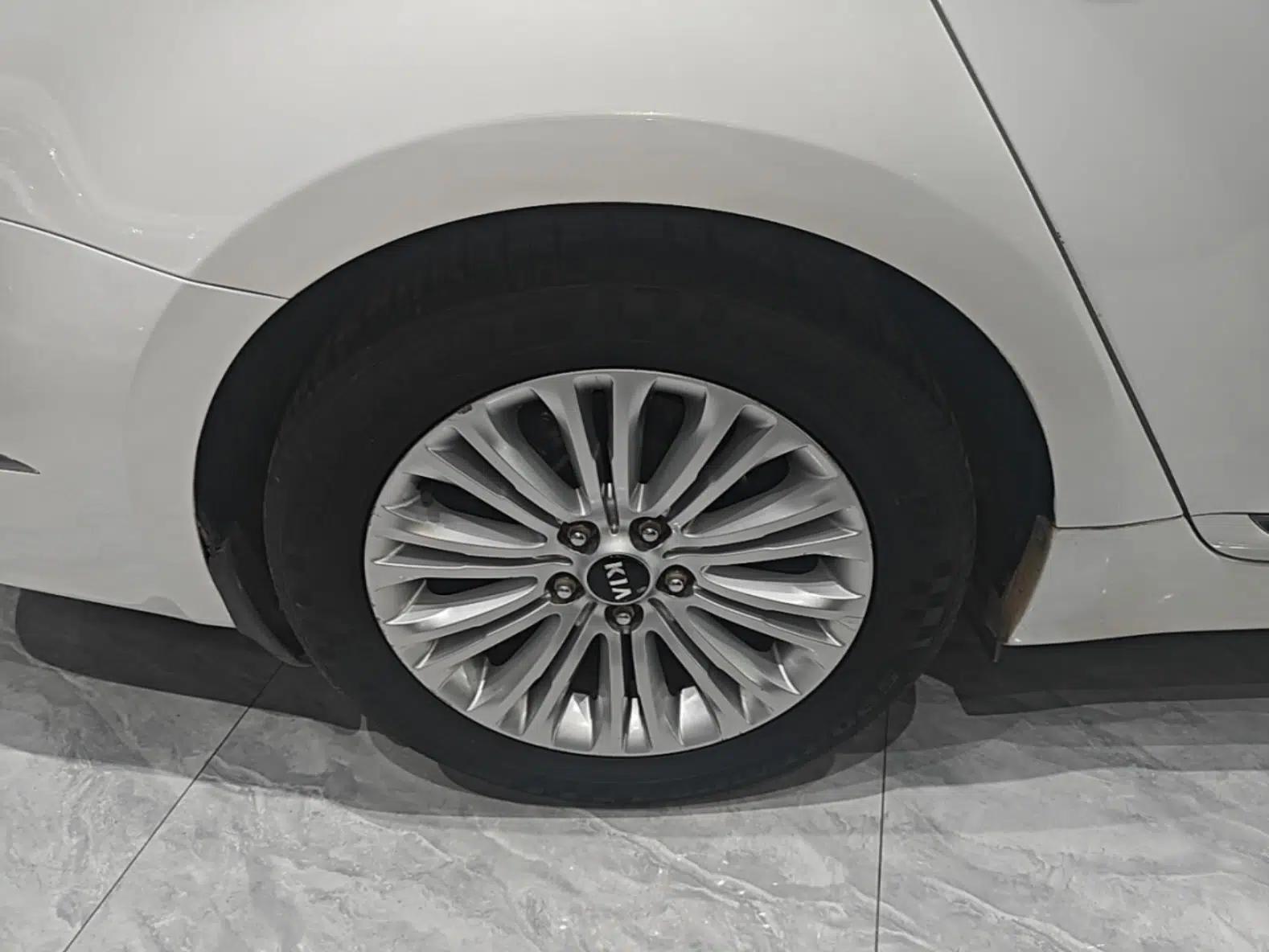 Kia Cadenza 2013 2.4L Business Sunroof Version China IV Standard — миниатюра 10