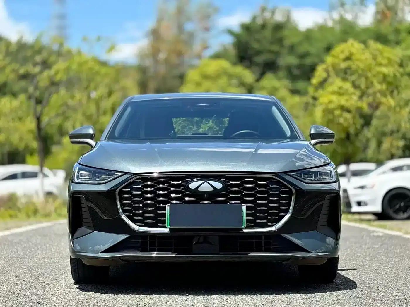 Fengyun A8L 2025 1.5TGDI 145km Luxury Edition — миниатюра 2