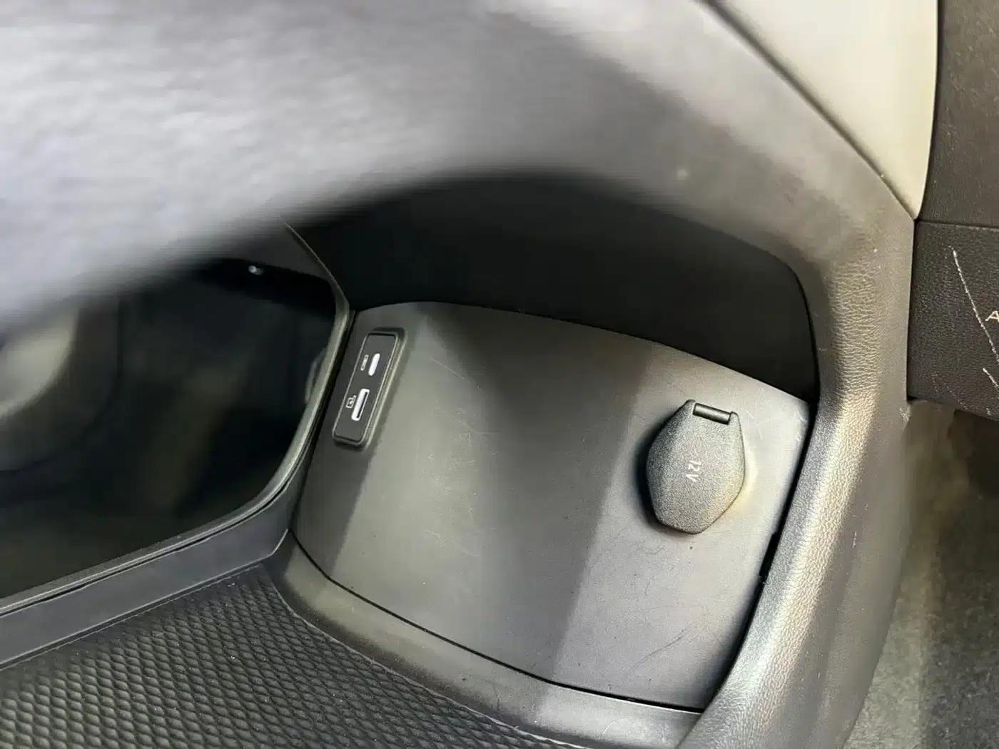 Fengyun A8L 2025 1.5TGDI 145km Luxury Edition — миниатюра 20