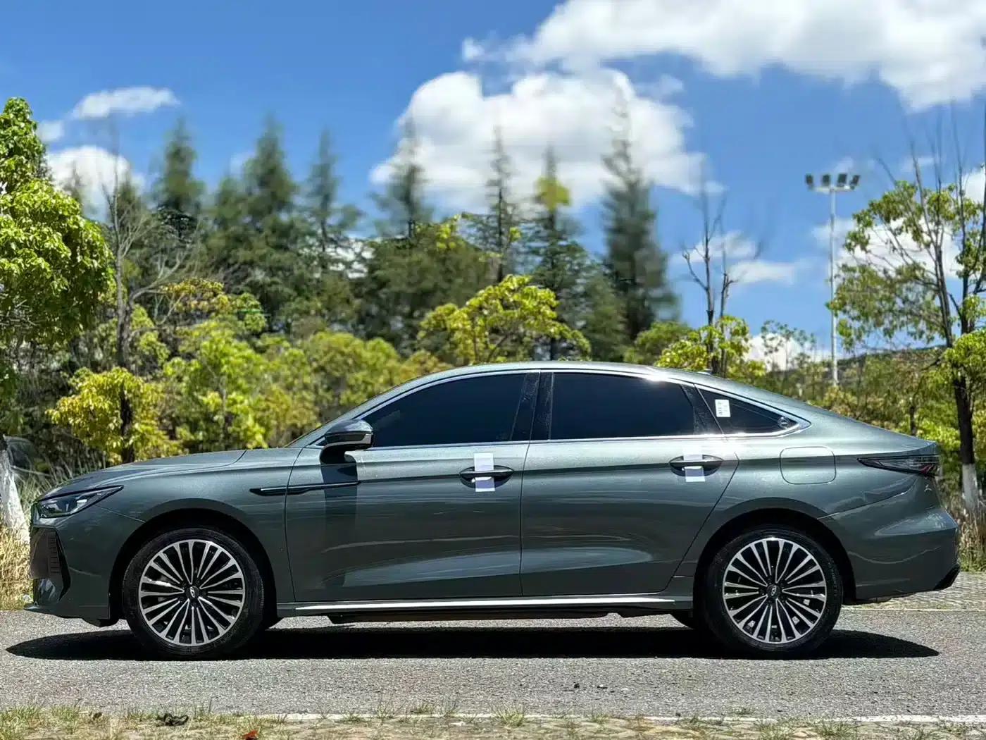Fengyun A8L 2025 1.5TGDI 145km Luxury Edition — миниатюра 10