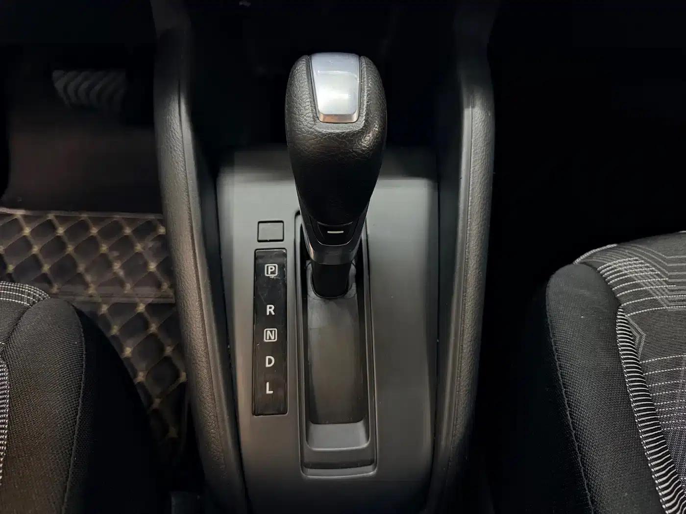 Nissan Kicks 2017 1.5L CVT Cool Edition — миниатюра 11