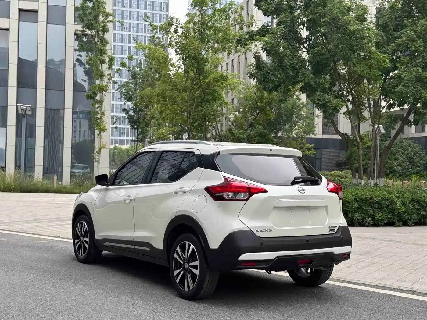 Nissan Kicks 2017 1.5L CVT Cool Edition — миниатюра 17