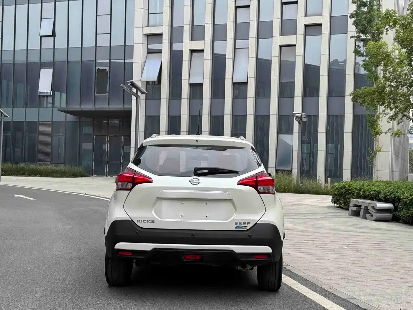 Nissan Kicks 2017 1.5L CVT Cool Edition — миниатюра 18