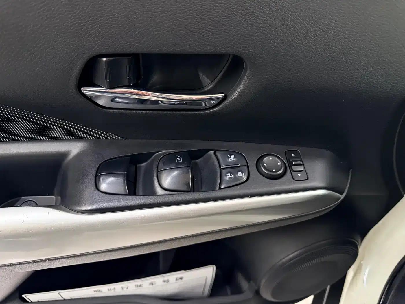 Nissan Kicks 2017 1.5L CVT Cool Edition — миниатюра 8
