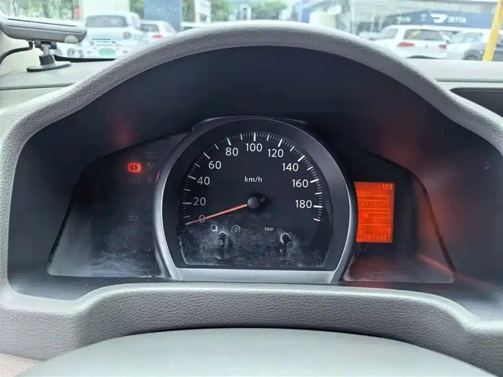 Nissan NV200 2014 1.6L CVT Premium Edition (National IV Emission Standard) — миниатюра 14