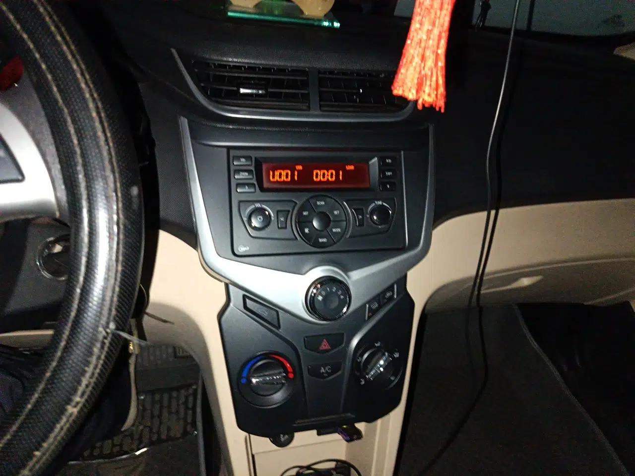 Chery Fengyun 2 2013 Hatchback 1.5L Manual Ruiyi Edition — миниатюра 14