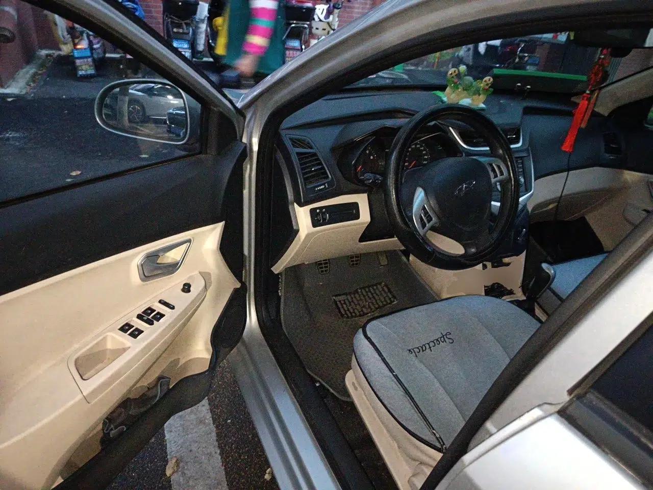 Chery Fengyun 2 2013 Hatchback 1.5L Manual Ruiyi Edition — миниатюра 17
