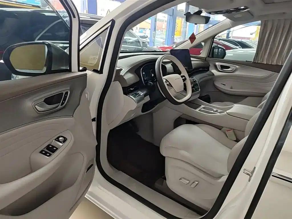 Roewe iMAX8 New Energy 2025 1.5T DMH Luxury Edition — миниатюра 16