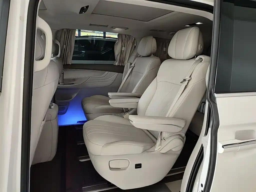 Roewe iMAX8 New Energy 2025 1.5T DMH Luxury Edition — миниатюра 17