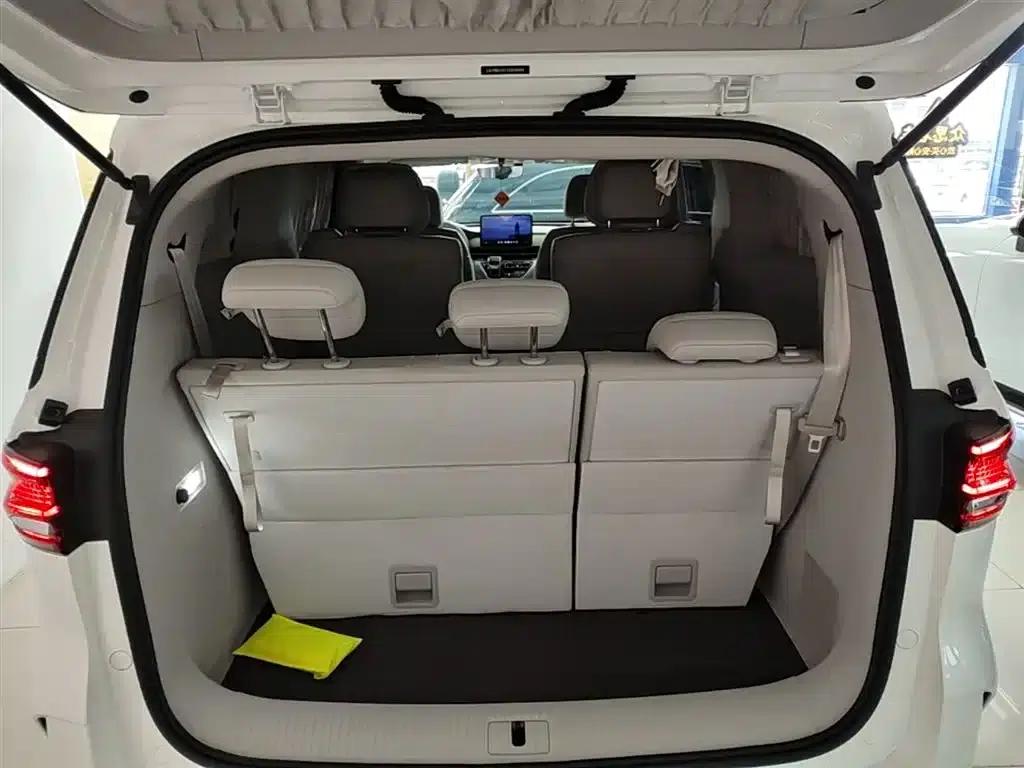 Roewe iMAX8 New Energy 2025 1.5T DMH Luxury Edition — миниатюра 19