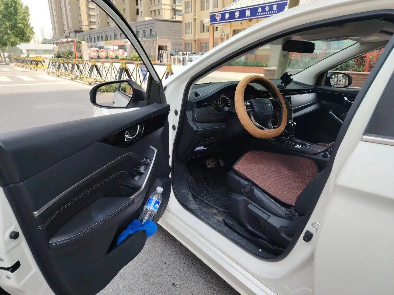 Venucia D60 2023 PLUS 1.6L XL CVT Yue Ling Edition — миниатюра 17